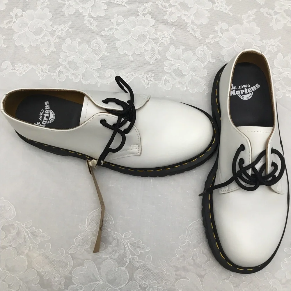 Dr. Martens Tan Leather Interior - Picture 6 of 10
